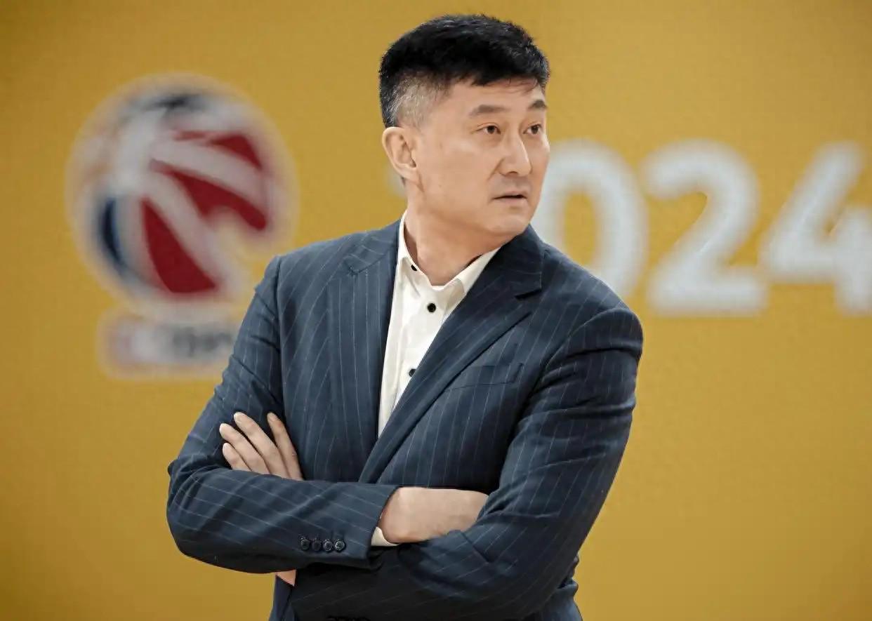 云开体育-广东备战京粤大战G3！徐杰3分神准胡明轩玩拉杆，崔永熙空接暴扣